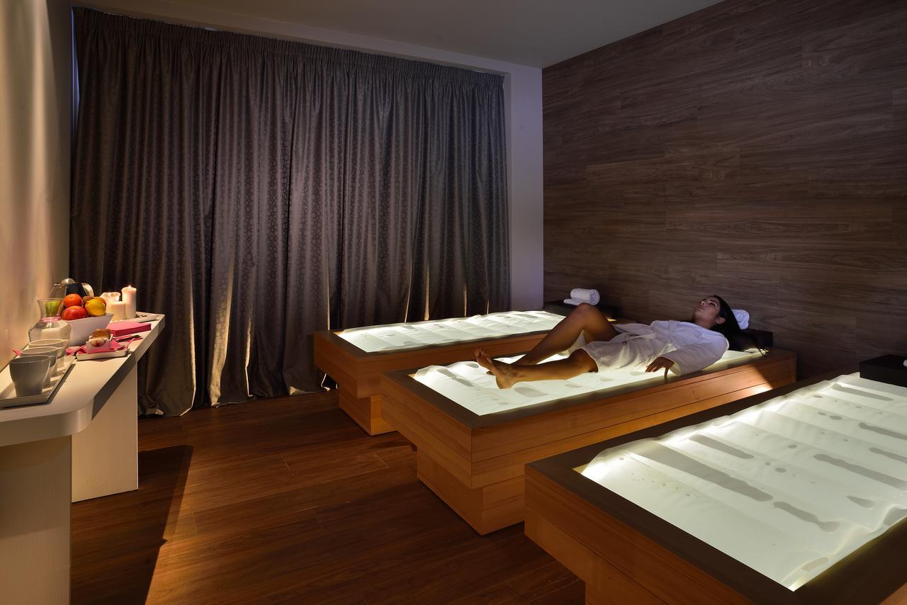Embassy Hotel & Spa 卡托利卡 外观 照片