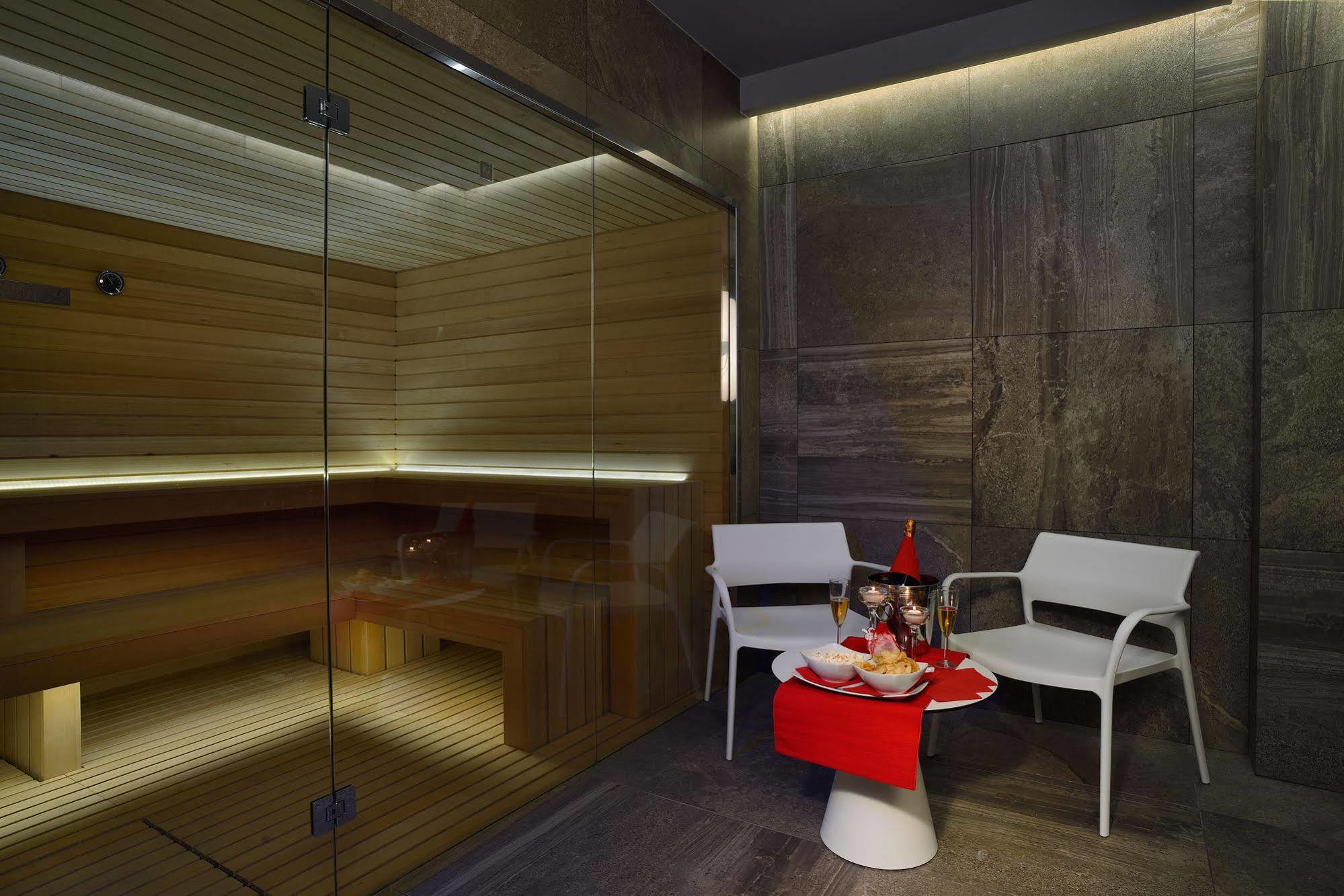 Embassy Hotel & Spa 卡托利卡 外观 照片